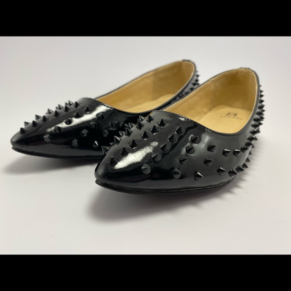 Scene by Shoe Dazzle Penny Spiked Flats - Picture 3 of 7